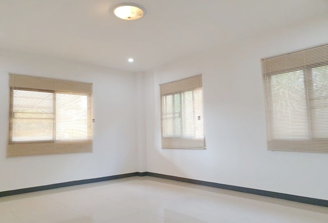 แม็คโคร หางดง รักสัตว์ ขาย-ให้เช่า บ้านใหญ่มาก ใกล้เซเว่น 7-11 4นอน เชียงใหม่ 92ตรว 200ตรม. 3น้ำ  2แอร์