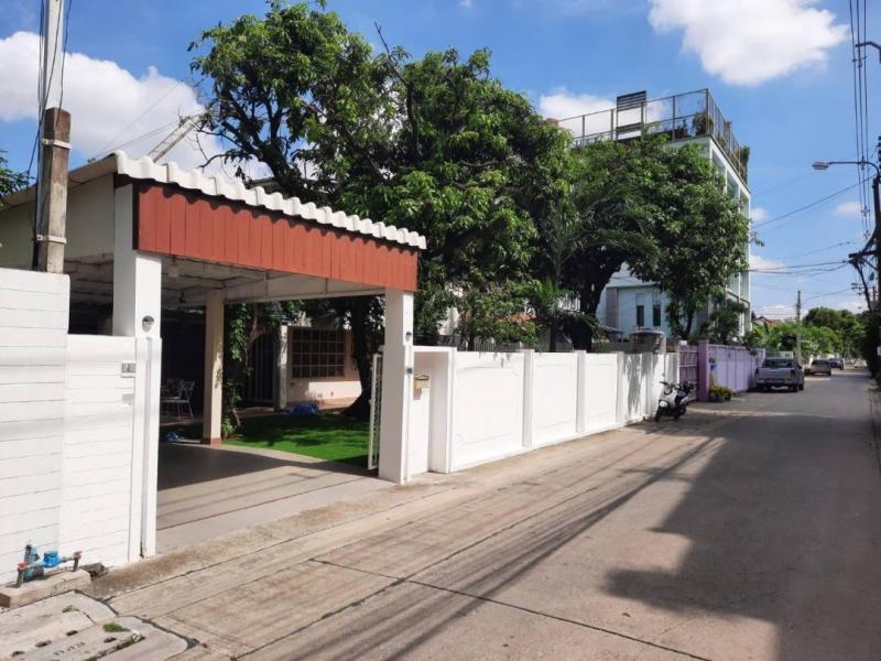 ให้เช่าบ้านเดี่ยว 2 ชั้น ย่านลาดพร้าว 15 เดินทางสะดวก ใกล้ MRT ลาดพร้าว