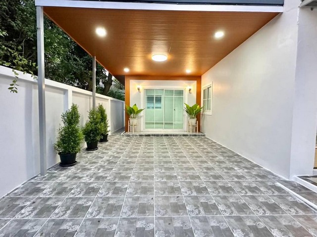 พฤกษา  26  ซอยแก้วอินทร์บางใหญ่อยู่ต้นโครงการใกล้เซเว่น  มีบริเวณข้างบ้าน