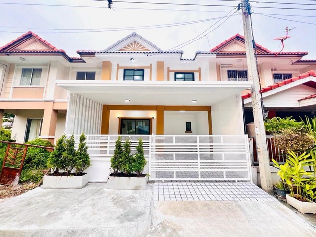 บ้านพฤกษา 41 ซอยกันตนา เขตบางใหญ่ นนทบุรีถนนเมนทำเลค้าขาย ถนนส่วนกลางกว้างมากพื้นที่18ตรว.3นอน2น้ำ ขายเพียง1.85ล้านบ้านหันทิศใต้รับลมแถมปั้มน้ำ แถมเฟอร์ตามรูป โลเคชั่น https://maps.app.goo.gl/yDbR6mGuWzxzjCWF8?g_st=icฟรีจดจำนอง ฟรีสินเชื่อ ฟรีค่าโอนบริการด้านสินเชื่อธนาคารให้ฟรี!!!!!!เปิดจอง/นัดชมบ้านได้ทุกวันนัดหมายชมบ้านจริง โทร. 062-225-7555ปรึกษาทันใจ คลิ๊กเลยค่ะ ID LINE : napa.10link line ค่ะ