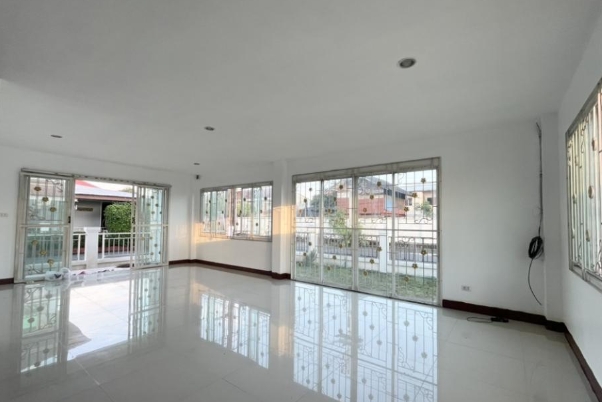 ให้เช่าบ้านศรีจันทร์ เนื้อที่ 59 ตรว ใกล้ตลาดสามพราน เซ็นทรัล ศาลายา นครปฐม มี 3 นอน 3 น้ำ