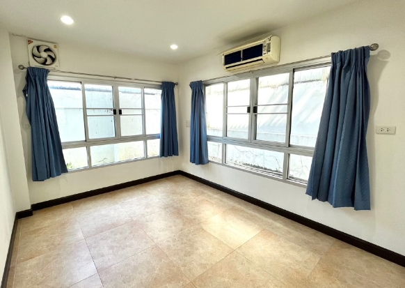 ให้เช่าบ้านเดี่ยว 2 ชั้น ลาดพร้าวซอย 41 ย่านโชคชัย4 ลาดพร้าววังหิน เนื้อที่ 45 ตรว พื้นที่ 280 ตรม เหมาะอาศัย ทำออฟฟิศ