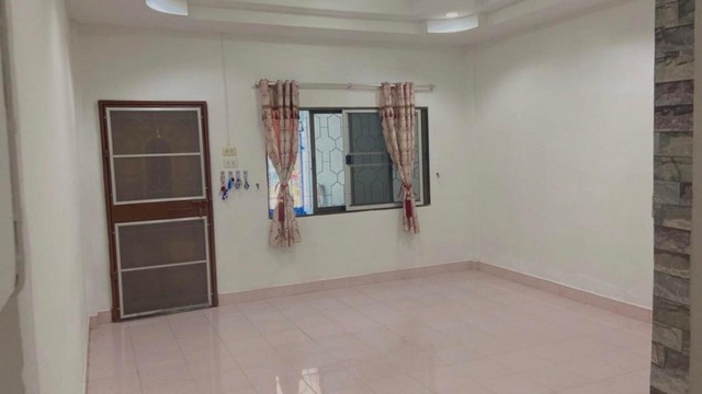 ขายทาวเฮ้าส์ 2 ชั้น ใกล้โรงเรียนนานาชาติเขต 8  ถนนราษฎร์อุทิศ ซอย 32/1 อ.หาดใหญ่ จ.สงขลา  ZST183