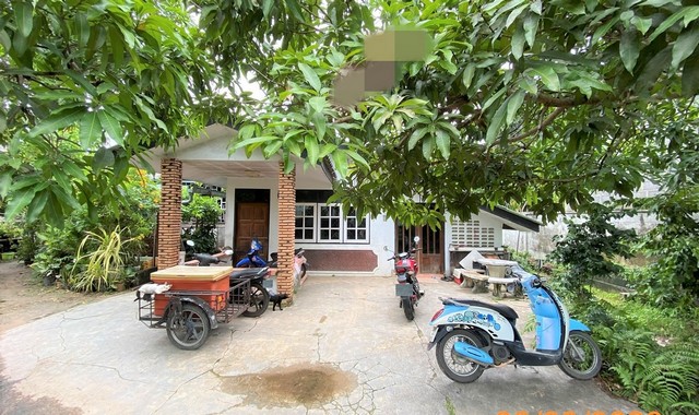 รายละเอียดเพิ่มเติมCode ID : PKK02-14346ราคาขาย     6,909,000 บาท- ขนาดพื้นที่ :  219.20 ตร.ว (2 งาน / 19.20 ตร.ว) - พื้นที่ใช้สอย :   127.75 ตร.ม- จำนวนห้อง : 2 ห้องนอน 2 ห้องน้ำ- ที่จอดรถ :  1-2 คัน- บ้านเดี่ยว :     1 ชั้น- บ้านเดี่ยวหันทางทิศ : -- อายุอาคาร :   39 ปีพิกัดทรัพย์  :    https://maps.app.goo.gl/Rjt6SMjMzqXECF4y9สถานที่ใกล้เคียง- ใกล้แม็คโคร ราไวย์- ใกล้โรงพยาบาลฉลอง - ใกล้ตลาดนัดกะตะ- ใกล้วัดกิตติสังฆารามสอบถามเพิ่มเติม/นัดชมโทร. 097-419-5982(พลอย