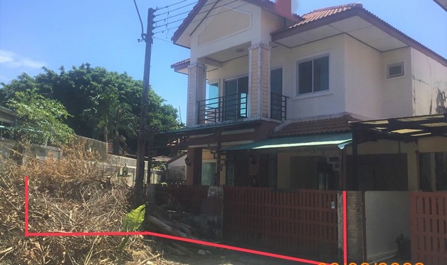 รายละเอียดเพิ่มเติมCode ID : PKK02-13405ราคาขาย      5,580,000 บาท- ขนาดพื้นที่ :  83.90 ตร.ว - พื้นที่ใช้สอย :   169.12 ตร.ม- จำนวนห้อง : 3 ห้องนอน 3 ห้องน้ำ- ที่จอดรถ :  1-2 คัน- บ้านเดี่ยว :     2 ชั้น- บ้านเดี่ยวหันทางทิศ : -- อายุอาคาร :   11 ปีพิกัดทรัพย์ :  https://maps.app.goo.gl/gvgQ1hAEHnRgcbup8สถานที่ใกล้เคียง- ใกล้โลตัส โกเฟรช ซูเปอร์มาร์เก็ต เจ้าฟ้า- ใกล้โฮมโปร เมกาโฮม ภูเก็ต เจ้าฟ้า- ใกล้โรงเรียนขจรเกียรติพัฒนา- ใกล้โรงพยาบาลดีบุก