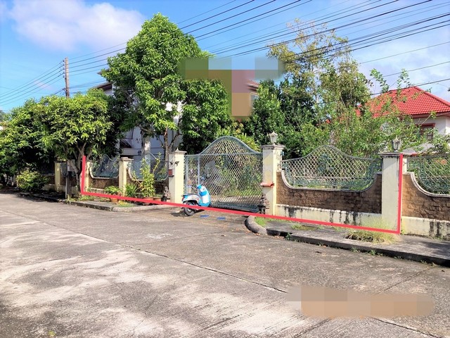 รายละเอียดเพิ่มเติมCode ID : PKK02-15671ราคาขาย      3,243,000 บาท- ขนาดพื้นที่ :  63 ตร.ว - พื้นที่ใช้สอย :    15 ตร.ม- จำนวนห้อง : 1 ห้องนอน - ห้องน้ำ- ที่จอดรถ :  1-2 คัน- บ้านเดี่ยว :     1 ชั้น- บ้านเดี่ยวหันทางทิศ : -- อายุอาคาร :   14 ปีพิกัดทรัพย์ :  https://maps.app.goo.gl/wdLbi123ojJ3z61h7สถานที่ใกล้เคียง- ใกล้แม็คโคร ภูเก็ต - ใกล้โรงเรียนขจรเกียรติศึกษา กะทู้- ใกล้เซ็นทรัล ภูเก็ต เฟสติวัล- ใกล้บิ๊กซี ซูเปอร์เซ็นเตอร์ ภูเก็ตสอบถาม�