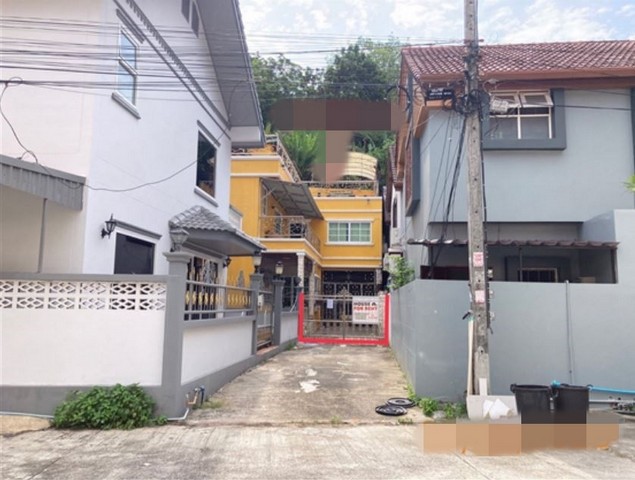 รายละเอียดเพิ่มเติมCode ID : PKK02-15511ราคาขาย      11,472,000 บาท- ขนาดพื้นที่ :   52 ตร.ว - พื้นที่ใช้สอย :    472 ตร.ม- จำนวนห้อง : 4 ห้องนอน 7 ห้องน้ำ- ที่จอดรถ :  1-2 คัน- บ้านเดี่ยว :     3 ชั้น- บ้านเดี่ยวหันทางทิศ : -- อายุอาคาร :   18 ปีพิกัดทรัพย์ :  https://maps.app.goo.gl/twinz5TX4L8VA68R8สถานที่ใกล้เคียง- ใกล้แม็คโคร ป่าตอง- ใกล้โลตัส โกเฟรช ถนนนาไน ภูเก็ต- ใกล้ท็อปส์ เดลี่ มินิซูเปอร์มาร์เก็ต สาขา ซอยนาใน- ใกล้โรงพยาบาลป่าตอง สอบ