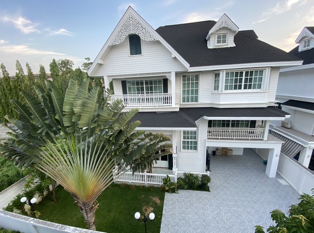 ขายบ้านเดี่ยว ม. แฟนตาเซีย วิลล่า 3 ซอย แบริ่ง 16 สันติคาม 14 สุขุมวิท107 สำโรงเหนือ สมุทรปราการ ขนาด 79 ตรว. หลังริม ขาย 28 ล้าน ขายพร้อมผู้เช่ารหัสทรัพย์ :    661107-2โครงการ : ขายบ้านเดี่ยว หมู่บ้าน แฟนตาเซีย วิลล่า 3 ที่ตั้ง: 169/5 ม. แฟนตาเซีย วิลล่า 3 ซอย แบริ่ง 16 สันติคาม 14 สุขุมวิท107 สำโรงเหนือ สมุทรปราการสอบถามข้อมูล/ นัดชมสถานที่ติดต่อ คุณจูดี้  085-4827775 (เจ้าของบ้าน)ราคา                 28  ล้านบ�