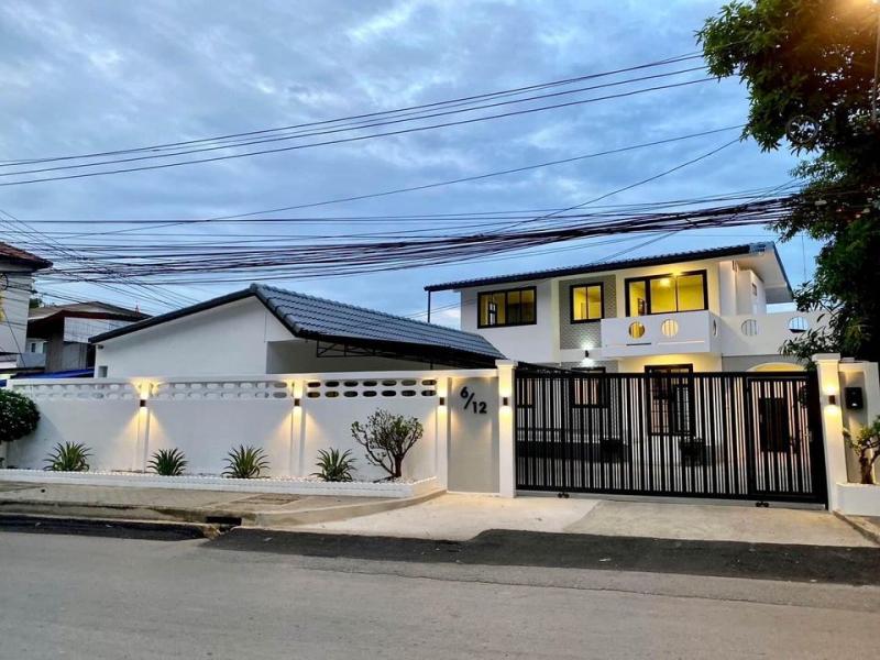 CH894-BH-RE1 ให้่าบ้านเดี่ยวขนาดใหญ่ 2 หลัง 2 ชั้น ย่านพระปฐมเจดีย์ นครปฐม ขนาด 100 ตรว.  4 นอนบ้านสวยใจกลางเมืองนครปฐม เหมาะเป็นโฮมออฟฟิศ, Cafe, สถาบันสอนภาษาหรือพัฒนาการเด็กเล็ก, สถานเสริมความงาม, Nursing Home, ร้านอาหารสไตล์ Fine dinning ฯลฯ **จดบริษัทได้** สนใจนัดชมเพิ่มเติม ติดต่อ 0945695997 ชาญครับ (แคปจอส่งไลน์ได้เลย)รายละเอียด- พื้นที่ 100 ตร.วา - ประกอบด้วยบ้าน 2 หลัง เป็นบ้านเดี่ยว 2 ชั้น - พื้นที