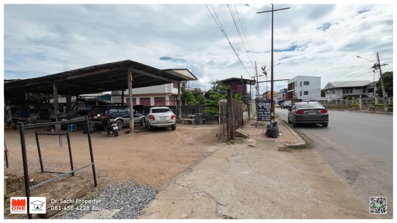 M08213-14ที่ดินแปลงสวย ติดถนนหลัก ในตัวเมืองลำพูน ทำเลดี ใกล้สถานศึกษา และ สถานีรถไฟลำพูน– ที่ดิน 2 แปลง เนื้อที่ทั้งหมด 7 ไร่ 2 งาน 66.7 ตารางวา (3,066.7 ตรว.)– แปลงที่ 1 เนื่อที่ 7-2-4.9 ไร่– แปลงที่ 2 เนื้อที่ 61.8 ตรว.– พื้นที่ผังเมือง สีส้ม– ที่ดินกว้าง 111 ม. ลึก 172 ม. โดยประมาณ– ทางเข้าที่ดิน ติดถนน ยาว 15 ม. ถนนกว้าง 10 ม.– ที่ดินหันหน้าทาง ทิศตะวันตกเฉัยงเหนือ– ทิศเหนือ ติดกับ รร.เทศบาลสันป