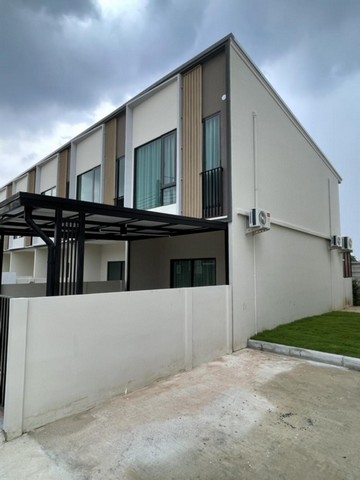 HR1397ให้เช่าทาวน์โฮม 2 ชั้น ไม่เคยเข้าอยู่ หมู่บ้านอัลติจูด คราฟ บางนา ตกแต่งพร้อมอยู่ให้เช่า (บ้านใหม่เอี่ยม ไม่เคยมีคนอยู่)25,000 บาท/เดือน (สัญญา 2 ปี ขึ้นไป)27,000 บาท/เดือน (สัญญา 1 ปี)ติดต่อ : คุณพร 0938091444 (เบอร์นี้แอดไลน์ได้คะ),โทร 0939833259ID Line : henghengpaulaรหัสประกาศ HR1397ให้เช่าทาวน์โฮม 2 ชั้น ไม่เคยเข้าอยู่ หมู่บ้านอัลติจูด คราฟ บางนาหน้าบ้านหันทิศใต้ มีสวนหย่อมหน้าบ้าน ทำให้หน้าบ้านไ