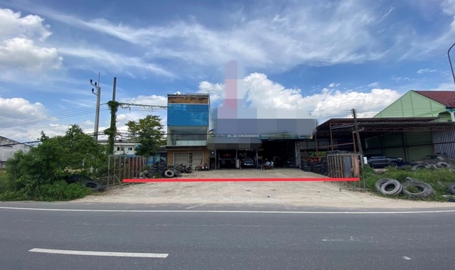 รายละเอียดเพิ่มเติมCode ID : PKK04-05815ราคาขาย     28,786,000 บาท- ขนาดพื้นที่ :  636 ตร.ว (1 ไร่ / 2 งาน / 36 ตร.ว)- พื้นที่ใช้สอย :    464 ตร.ม- จำนวนห้อง :  4 ห้องนอน 5 ห้องน้ำ (มีชั้นลอย)- จอดรถ :        1 คัน- อาคารพาณิชย์  :     3 ชั้น- อาคารพาณิชย์หันทางทิศ :- อายุอาคาร :    15 ปีพิกัดทรัพย์ :     https://maps.app.goo.gl/PGvBUjE2rPjyUFdR6สถานที่ใกล้เคียง- ใกล้บิ๊กซี ซูเปอร์เซ็นเตอร์ นาทวี - ใกล้โรงพยาบาลสมเด็จพระบรมราชินีนาถ ณ อำเภอนาทวี- ใกล้วัดในว�