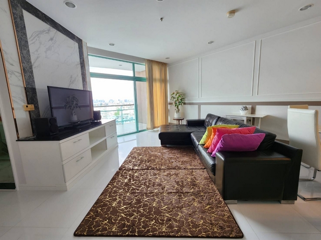 รหัส  C2-0315 ให้เช่าด่วน ๆ Condo. ชาเทรียม Chatrium ไม่ไกลจาก รถไฟฟ้า BTS สุรศักดิ์ 65000 THAI BAHT  พื้นที่เท่ากับ 127 Square Meter คุยถูกคอมีราคาพิเศษ