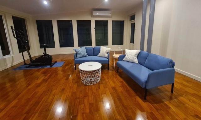 ให้เช่าบ้านเดี่ยวหลังใหญ่ ย่านสุขุมวิท 44 เนื้อที่ 360 ตารางวาพื้นที่ใช้สอย 600 ตร.ม.7 ห้องนอน 5 ห้องน้ำ ในร่ม 3 คันจอดรถรวมได้ 10 คัน