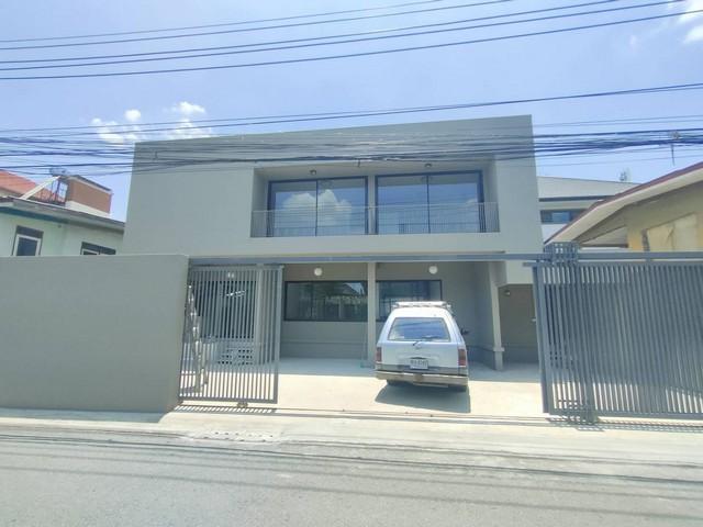 6701ให้เช่าบ้านเดี่ยว2ชั้นรีโนเวทใหม่ 4 ห้องนอนย่านสุทธิสาร ลาดพร้าว รัชดา เหมาะสำหรับอยู่อาศัยและทำโฮมออฟฟิศ