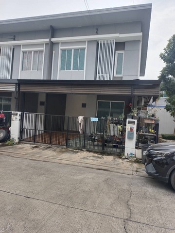 ขายด่วน ทาวน์โฮม พฤกษาวิลล์ 110 ลาดกระบัง-ประชาพัฒนาขนาด 21.4 ตรว หลังมุม 4 ห้องนอน 2 ห้องน้ำ แอร์ 5 ตัว  ครัวบิ้วอินราคาขาย 2.98 ล้านบาทสนใจติดต่อสอบถามรายละเอียดโทร 0954688919จุดเด่นของโครงการ พฤกษาวิลล์ 110 ลาดกระบัง-ประชาพัฒนา* สามารถเข้าออกโครงการได้หลายเส้นทาง อาทิ ถนนลาดกระบัง-อ่อนนุช และถนนเลียบวงแหวน-มอเตอร์เวย์ * รายล้อมไปด้วยสถานที่สำคัญ และแหล่งอำนวยความสะดวก อ