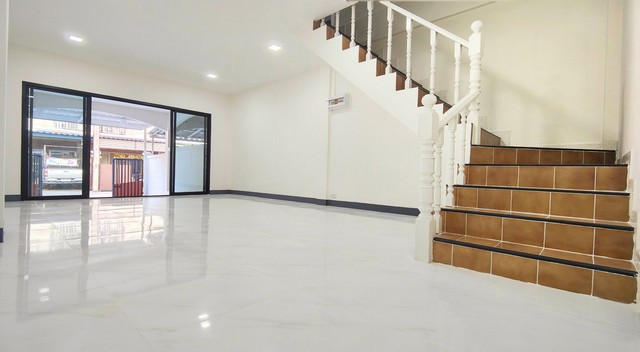 ขาย ทาวเฮ้าส์ หมู่บ้าน ศิริทรัพย์ บางพูน-ปทุมธานี  ตกเเต่งใหม่ พร้อมอยู่