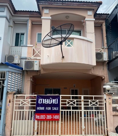  ขายด่วน  ทาวน์เฮ้าส์หมู่บ้านร่มโพธิ์ ต.บางรักพัฒนา อ.บางบัวทอง จ.นนทบุรี  3 ห้องนอน 2 ห้องน้ำ ใกล้ รถไฟฟ้าสายสีม่วง BTS บางพลู เซ็นทรัลเวสต์เกต   ทาวน์เฮาส์ 2 ชั้น  20 ตารางวา พร้อมอยู่ มี 3 ห้องนอน 2 ห้องน้ำ 1 ห้องครัว 1 ห้องโถง มีระเบียง จอดรถได้ 2 คัน ( ในรั้วบ้านได้ 1 คัน หน้าบ้าน 1 คัน)  พร้อมเฟอร์นิเจอร์  แอร์ 3 ตัว เครื่องซักผ้า 1 ตัวตู้เย็นเล็ก 1 เครื่องไมโครเวฟ 1 เครื่อง มีแท