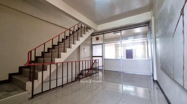 ขายหรือให้เช่าตึกแถวพร้อมชั้นดาดฟ้า ใกล้สี่แยกข่วงสิงห์ จ.เชียงใหม่