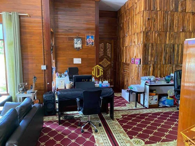 ขายบ้านพร้อมโกดัง เนื้อที่ 4 ไร่ ติดถนนสุขุมวิท จ.ระยอง