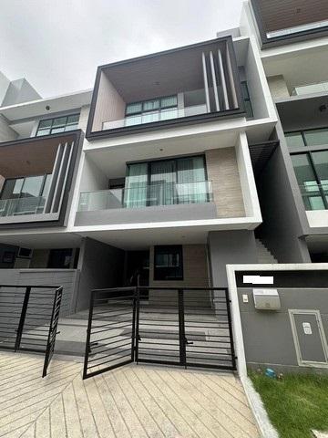 ขายทาวน์โฮม 3 ชั้น ถนนกรุงเทพกรีฑาตัดใหม่ โครงการเนอวานา ดีฟายน์ พระราม 9 ศรีนครินทร์  พื้นที่ใช้สอย 285 ตารางเมตร เนื้อที่ 34 ตารางวา 