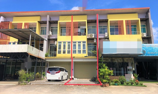 รายละเอียดเพิ่มเติมCode ID : PKK04-06123ราคาขาย         5,100,000 บาท- ขนาดพื้นที่ :   29.20 ตร.ว - พื้นที่ใช้สอย :   234.35 ตร.ม- จำนวนห้อง :   4 ห้องนอน 5 ห้องน้ำ - ที่จอดรถ :   1 คัน- อาคารพาณิชย์:     3 ชั้น- อาคารพาณิชย์หันทางทิศ : -- อายุอาคาร :   10 ปีพิกัดทรัพย์    :    https://maps.app.goo.gl/VFy6MWiEGReK1ERSAสถานที่ใกล้เคียง- ใกล้ตลาดรถไฟ ใต้แยกสะพาน- ใกล้โลตัส โกเฟรช ถนนพลพิชัย สงขลา - ใกล้โลตัส โกเฟรช ทุ่งเสา สงขลา- ใกล้โรงเรียนเตรียมบัณฑิต