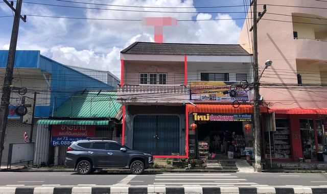 รายละเอียดเพิ่มเติมCode ID : PKK04-05635ราคาขาย       5,700,000 บาท- ขนาดพื้นที่ :  31.20 ตร.ว- พื้นที่ใช้สอย :   232 ตร.ม- จำนวนห้อง :   4 ห้องนอน 3 ห้องน้ำ - จอดรถ :      1 คัน- อาคารพาณิชย์ :  2 ชั้น- อาคารพาณิชย์หันทางทิศ :- อายุอาคาร :   37 ปีพิกัดทรัพย์  :     https://maps.app.goo.gl/rVja9hPzyeHu7CbJ8สถานที่ใกล้เคียง- ใกล้โรบินสัน หาดใหญ่- ใกล้มินิบิ้กชี ถนนราษฏอุทิศ- ใกล้โลตัส โกเฟรช ถนนพลพิชัย สงขลา- ใกล้โลตัส โกเฟรช ราษฎร์อุทิศ ซอย 5 สงขลา