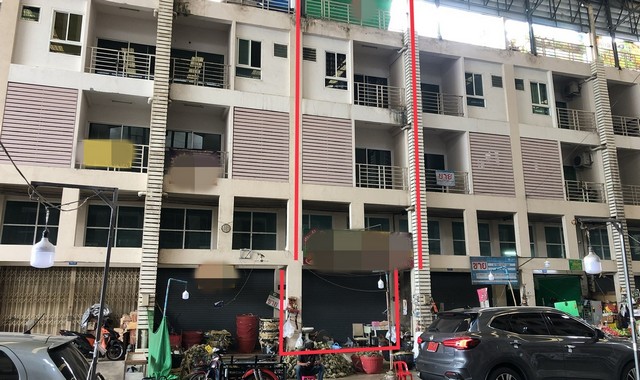 รายละเอียดเพิ่มเติมCode ID : PKK04-04924ราคาขาย       5,408,000 บาท- ขนาดพื้นที่ :  18.30 ตร.ว- พื้นที่ใช้สอย :   171 ตร.ม- จำนวนห้อง :   3 ห้องนอน 2 ห้องน้ำ (มีชั้นลอยและดาดฟ้า)- จอดรถ :      1 คัน- อาคารพาณิชย์ :  3 ชั้น- อาคารพาณิชย์หันทางทิศ :- อายุอาคาร :   13 ปีพิกัดทรัพย์ :      https://maps.app.goo.gl/aosTsHVVnNDMzCd6Aสถานที่ใกล้เคียง- ใกล้โรบินสัน หาดใหญ่- ใกล้ตลาดสดพลาซ่า 3- ใกล้บิ๊กมาร์เก็ต หาดใหญ่- ใกล้ตลาดพลาซ่า หาดใหญ่สอบถามเพิ่มเต�