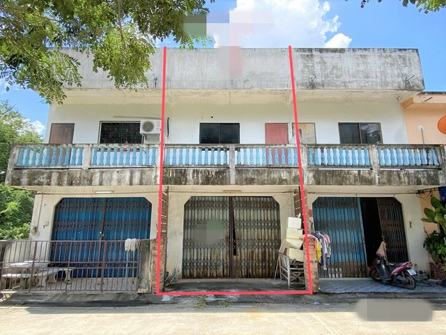 รายละเอียดเพิ่มเติมCode ID :   PKK04-05342ราคาขาย     956,000 บาท- ขนาดพื้นที่ :   20 ตร.ว - พื้นที่ใช้สอย :    144.90 ตร.ม- จำนวนห้อง :  2 ห้องนอน 2 ห้องน้ำ  - จอดรถ :        1 คัน- อาคารพาณิชย์  :     2 ชั้น- อาคารพาณิชย์หันทางทิศ :- อายุอาคาร :    14 ปีพิกัดทรัพย์   :     https://maps.app.goo.gl/pj8Cup8RxGTCCzAa9สถานที่ใกล้เคียง- ใกล้โลตัส โกเฟรช ปาดังเบซาร์ สะเดา- ใกล้โรงพยาบาลปาดังเบซาร์- ใกล้ตลาดสดเทศบาลเมืองปาดังเบซาร์- ใกล้วัดต้นพยอมสอบถามเ�