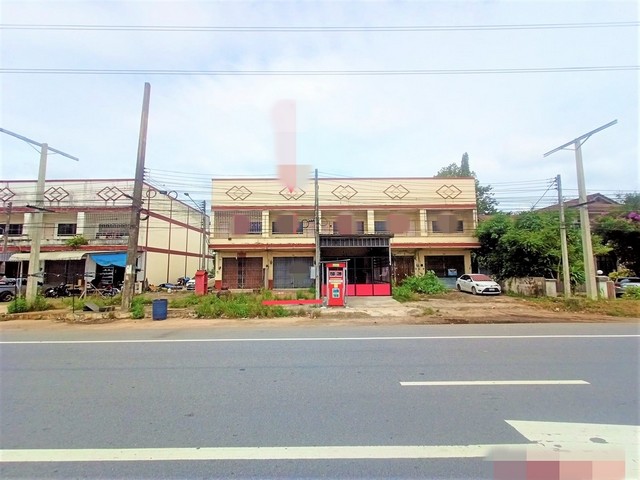 รายละเอียดเพิ่มเติมCode ID : PKK04-05211ราคาขาย     2,116,000 บาท- ขนาดพื้นที่ :   29.20 ตร.ว - พื้นที่ใช้สอย :    143.25 ตร.ม- จำนวนห้อง :  2 ห้องนอน 2 ห้องน้ำ  - จอดรถ :        1 คัน- อาคารพาณิชย์  :     2 ชั้น- อาคารพาณิชย์หันทางทิศ :- อายุอาคาร :    18 ปีพิกัดทรัพย์   :     https://maps.app.goo.gl/WTfx1ZqHFVRdghbT7สถานที่ใกล้เคียง- ใกล้โลตัส สะเดา  - ใกล้โรงเรียนบ้านหัวถนน- ใกล้โรงเรียนบ้านปริกใต้ - ใกล้โรงเรียนบ้านตะเคียนเภาสอบถามเพิ่มเติม/นัดชมโท