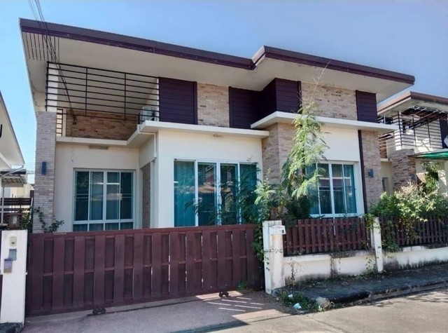 |ขาย และ ให้เช่า บ้านเดี่ยว ชั้นเดียว พร้อมที่ดิน 52ตรว. พื้นที่ใช้สอย144ตรม.ขายตามสภาพเดิมที่เห็นในรูป ราคา 2.39 ล้านบาท ฟรีโอน อยู่ใน หมู่บ้านบุญฟ้าแกรนด์โฮม 2 หมู่ 8 ต.ต้นเปา อ.สันกำแพง จ.เชียงใหม่ กรณีเช่า เดือนละ 10,000บาท ฟรีค่าส่วนกลาง (ทางเราทำความสะอาดเคลียร์ต้นหญ้าให้ก่อนเข้าอยู่)ทำสัญญา 30,000 เข้าอยู่ได้เลย (ทำสัญญาเช่าขั้นต่ำ 12เดือน)แบ่งเป็น 20,000 เป็นค่าประกันน้