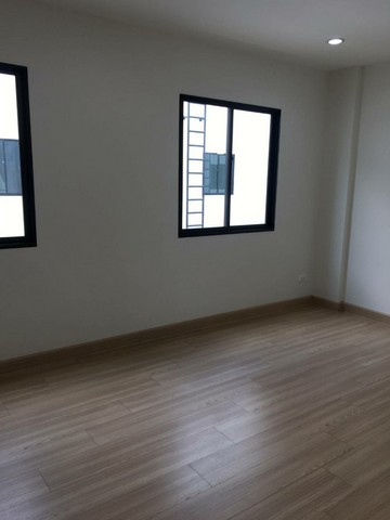 S2476  ให้เช่าโฮมออฟฟิศ 4 ชั้น โครงการไอฟีล บางนา iField Bangna ใกล้เมกะบางนา