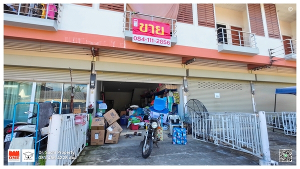 Property ID : M25716ทาวน์เฮ้าส์สวยทำเลดี เชียงใหม่ ใกล้วงแหวนรอบ 3 แยกหนองจ๊อม จากถนนใหญ่เข้ามา 600 ม.– ทาวน์เฮ้าส์ 2 ชั้น เนื้อที่ 19.5 ตร.ว (พท.ใช้สอยประมาณ 150 ตร.ม.)– กว้าง 4.5 เมตร ลึก 17.5 เมตร– หน้าบ้านหัน ทิศเหนือ– 2 ห้องนอน 3 ห้องน้ำ 1 ห้องครัว– ที่จอดรถ 1 คัน——————————————————–: : ลักษณะเด่น : :– โครงสร้างตึกแข็งแรงดีมาก ด้านหลังบ้าน มีพื้นที่ครัวต่อเติมสำหรับใช้ประโยชน์ได้– เหมาะสำห