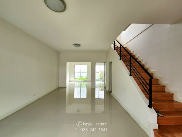 ขายทาวน์โฮมริมถนนราชพฤกษ์ ราคาถูก !! วิสต้า ปาร์คสาทร-ปิ่นเกล้า (ใกล้เซนทรัลเวสต์วิลล์) ถนนราชพฤกษ์ เนื้อที่ 22 ตรว. สภาพมือ1 ไม่เคยเข้าอยู่ Clip : https://vt.tiktok.com/ZSNvmwc6V/ ถ้าใครมองหาบ้านทำเลดีๆ ติดเส้นราชพฤกษ์ในราคาที่จับต้องได้ง่าย ขนาดไม่ใหญ่เกินไป ดูแลง่าย เงียบสงบ สังคมดี แนะนำที่นี่เลยค่ะ จุดเด่น : บ้านไม่เคยอยู่ ไม่เคยปล่อยเช่า ราคาต่ำกว่าตอนซื้อไม่บวกเพิ่มขายเพรา