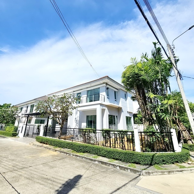 ใกล้มากแฟชั่น MRT วงแหวนรามอินทรา ให้เช่าบ้านไม่เคยอยู่ 2 ชั้น 98ตรว. 250ตรม. ทำเลดี เงียบสงบ หลังมุม 3นอน 3น้ำ 3แอร์ 2จอดรถ