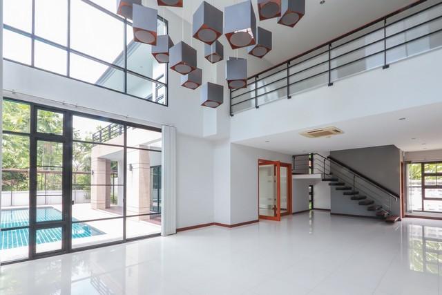 ให้เช่าบ้านเดี่ยว2ชั้นพร้อมสระว่ายน้ำส่วนตัว ย่านศูนย์วิจัย เลียบด่วน พระราม9