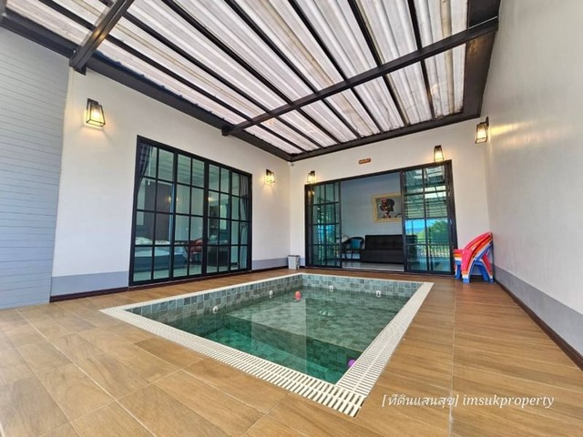 ขายพูลวิลล่าทำเลทอง ใจกลางเมืองสาริกา พื้นที่ใช้สอยเยอะ ราคาดี อยู่เองก็ได้ ทำธุรกิจก็ดี ใกล้น้ำตกสาริกา