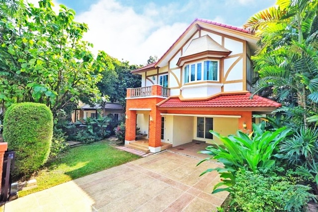 สาทร แปลงมุม ติดสวน เดอะ เซอร์เคิล ราชพฤกษ์-ปิ่นเกล้า Land&House 4นอน  MRTบางขุนนนท์ ให้เช่าบ้านเดี่ยว 2 ชั้น เลี้ยงสัตว์ได้ 102ตรว. 285ตรม. 74,999B-M 15ลบ. 4น้ำ 2จอดรถ 4แอร์ ลัดดารมย์ The Circle Sathorn next to garden Land&House MRT BangKhunNon 2-story 4bed house for rent pets allowed 102sq.wa. 285sq.m. 74,999B-M 15million baht  4bath 2parking 4A/C. Laddarom Ratchaphruek-Pinklao ซอยราชพฤกษ์ 19-25 ถนนราชพฤกษ์ แขวงตลิ่งชัน เขตตลิ่งชัน กรุงเทพมหานคร 1017024 ห้องนอน4 ห้องน้ำ1 ห้องนั่งเล่น1 ห้องครัวบิ้วท์อิน1 ห้องแม่บ้าน4 แ