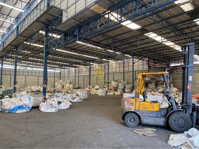 ขาย/ให้เช่าโกดัง 1200 ตรม. ใกล้ถนน 331รหัสทรัพย์ : FSFR026(กรุณาใช้รหัสนี้ในการสอบถาม FSFR026)โกดังขนาด 30x40 เมตรเนื้อที่ทั้งหมด 3 ไร่มีออฟฟิศ 2 ห้องห้องนอน 3 ห้องห้องน้ำ 3 ห้องห้องพัก 1 ห้องห้องครัวบิ้วอิน 2 ห้องห้องพักพนักงาน 14 ห้องห้องน้ำคนงาน 5 ห้องแอร์ 6 ตัวไฟฟ้า 3 เฟส หม้อแปลง 250 KVA น้ำประปารถเทรลเลอร์เข้าออกสะดวกห่างถนน 331 ประมาณ 850 เมตรพิกัด : ใกล้ถนน 331 ต.เขาคันทรง อ.ศรีราชา จ.ชลบุรี