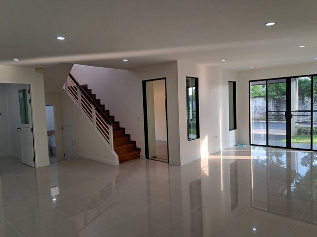 ขายบ้านเดี่ยว2ชั้น 74.4 ตร.ว.หมู่บ้านเลควิวพาร์ควงแหวนบางนา-ราม2 บ้านรีโนเวทใหม่ หลังมุม