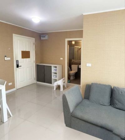 ห้องตกแต่งพร้อมอยู่ เฟอร์นิเจอร์ ครบทุกสิ่งอำนวยความสะดวก ในราคาสุดคุ้มตั้งอยู่กลางใจเมือง