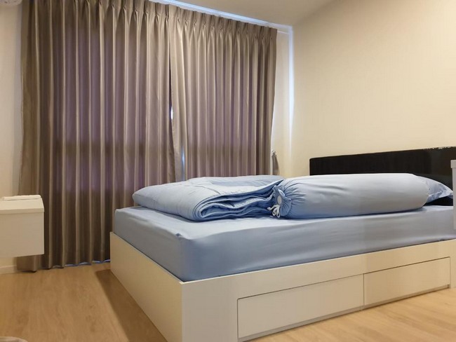 svs261 ให้เช่าไอคอนโด กรีนสเปซ สุขุมวิท 77 เฟส1 iCondo Green Space Sukhumvit 77 Phase 1ที่ตั้ง ถนนลาดกระบัง แขวงลาดกระบัง เขตลาดกระบัง กทม.- ขนาด 28.8 ตรม.  1 ห้องนอน, 1 ห้องนั่งเล่น, 1 ห้องน้ำ, 1 ห้องครัว- อยู่เฟส 1 ตึก A - อยู่ชั้น 8 (ชั้นบนสุด) ห้องอยู่ประมานกลางตึก- ห้องหันหน้าเข้าหาสระว่ายน้ำ สิ่งอำนวยความสะดวก- เตียงนอนขนาด 5 ฟุต + ชุดผ้าปูที่นอน- เครื่องทำน้ำอุ่น- ตู้เย็น 7.7 คิว- ไมโครเวฟ- ทีวี- โต๊ะทานข้า