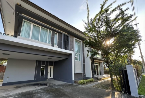  ให้เช่าและขาย บ้านเดี่ยว วรารมย์ พรีเมี่ยม วัชรพล – จตุโชติ เนื้อที่ 121 ตรว มี 5 ห้องนอน 5 ห้องน้ำ