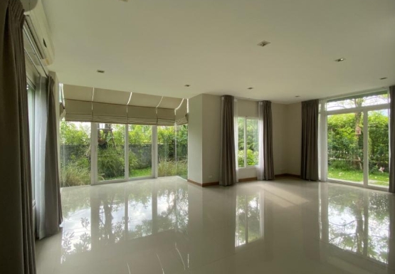 ให้เช่าและขาย บ้านเดี่ยว วรารมย์ พรีเมี่ยม วัชรพล – จตุโชติ เนื้อที่ 121 ตรว มี 5 ห้องนอน 5 ห้องน้ำ