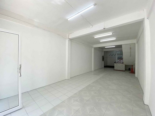 BS1271ให้เช่าอาคารพาณิชย์ 3 ชั้น ติดถนนประชาชื่น ใกล้โลตัสประชาชื่น เหมาะสำหรับค้าขาย ทำธุรกิจ