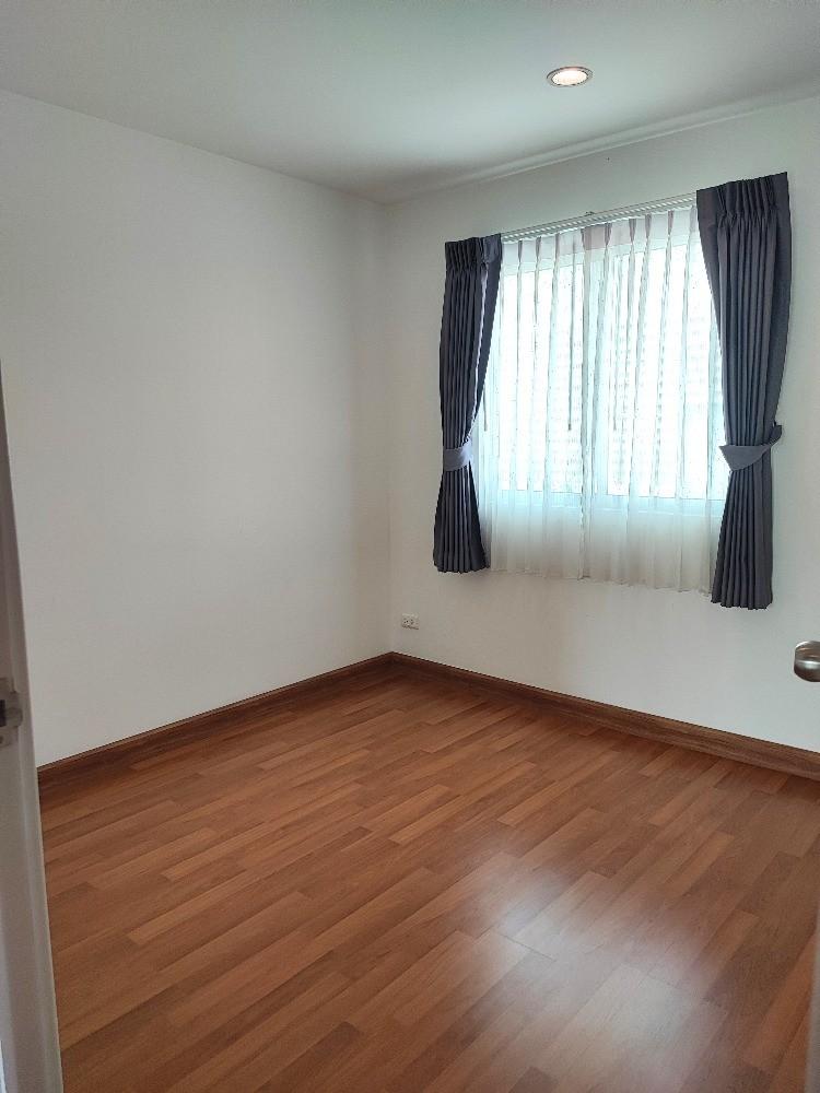 ขายด่วน ลดาวัลย์ เลคโคโลเนียล  บ้านเดี่ยว หรู 2 ชั้น ติดสวนและทะเลสาบ กาญจนาภิเษก-พระราม 2สนใจสอบถามรายละเอียด/นัดชมบ้าน094-332-3521 คุณนัท ณัฐฐิญาLine :  https://line.me/ti/p/mPHw5b6YBEรายละเอียดบ้าน-บ้าน 2 ชั้น ขนาดที่ดิน 150 ตรว.-พื้นที่ใช้สอย 300 ตรม. -4 ห้องนอน 5 ห้องน้ำ 3 ที่จอดรถ -Living room เพดานสูง Double Volume ให้ความรู้สึกโล่งสบาย-ตกแต่งสไตล์ระดับพรีเมี่ยมโดย L&H ติดสวนและทะเลสาบของโครงการ-ชั้น 1 ประกอบด้ว