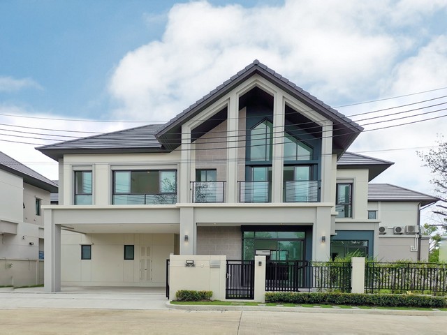 ขายด่วน บ้านเดี่ยว บางกอก บูเลอวาร์ด รามอินทรา-วัชรพล บ้านเปล่า แปลงมุม ไม่เคยเข้าอยู่----------------------------------------สนใจสอบถามรายละเอียด/นัดชมบ้าน099-391-8989  อรรถพล (แอ๊ด)Line :  https://line.me/ti/p/sqtu9dfhWk ---------------------------------------          รายละเอียดบ้าน-บ้านเดี่ยว 2 ชั้น สไตล์ Luxury Nordic โครงการ บางกอก บูเลอวาร์ด รามอินทรา-วัชรพล ถ.จตุโชติ    ขนาดที่ดิน 88 ตร.ว. พื้นที่ใช้สอย 315 ตร.ม. 5 ห้องนอน 5 ห้องน้ำ ห้องแม่บ้าน ที่จอดรถ 3 คัน -ช