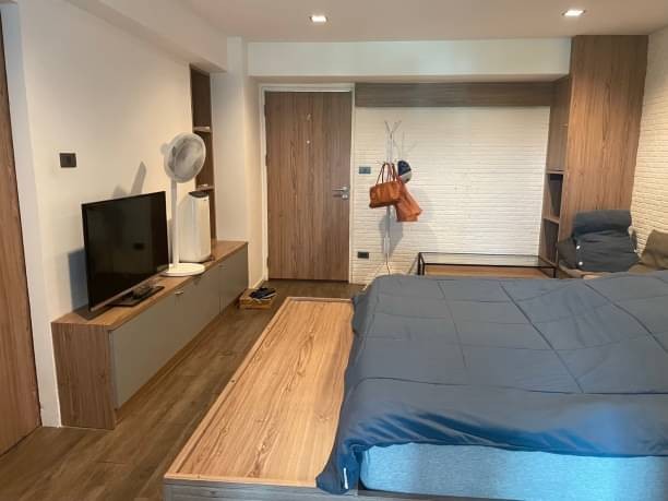 ขาย 1.75 ลบ. #คอนโดนิมมาน #เรือนคำทาวเวอร์ นิมมาน12 พื้นที่ 36.1 ตรม. ชั้น 5 ห้องมุม 1 ห้องน้ำ 1 ห้องครัว1 ห้องแต่งตัวสถานที่ใกล้เคียงสนามบินถนนนิมมานโรงแรมแคนทารีบริ​การยื่น​สินเชื่อ​ทุก​ธนาคาร​ฟรี​ ไม่มีค่าใช้จ่ายเอกสารที่ใช้ยื่นแบงค์สำหรับพนักงาน​ทำงานประจำ1. สำเนาบัตรประชาชน2. สำเนาทะเบียนบ้าน3. สลิปเงินเดือน 3 เดือนล่าสุด (ถ้าเงินเดือนไม่เท่ากันเป๊ะทุกเดือน ข