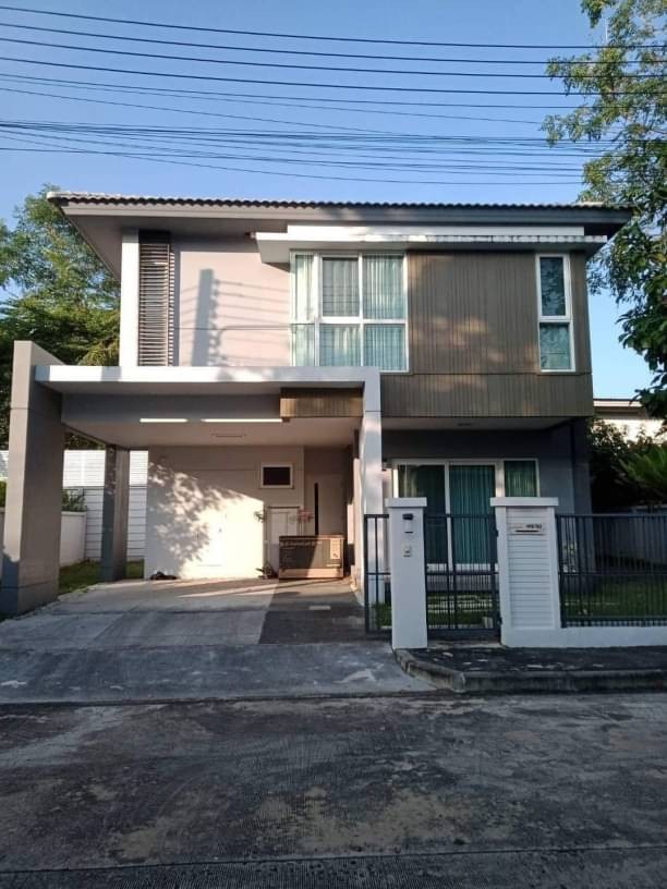 คุ้มสุดๆ นาทีทอง 4.89 ล.เท่านั้น #สีวลี #มีโชค #สันผีเสื้อ 58 ตรว. ทำเลดี #ติดถนนใหญ่ #เฟอร์นิเจอร์ครบ #วงแหวนรอบ2 #หิ้วกระเป๋าเข้าอยู่ได้เลย #ขายต่ำกว่าราคาประเมิน #เจ้าของซื้อไว้ไม่ได้อยู่ ที่ดิน 58​ ตารางวาพื้นที่ใช้สอย 147 ตารางเมตร3 ห้องนอน 3 ห้องน้ำ1 ห้องทำงาน1 ห้องครัวมีแอร์ทุกห้องที่จอดรถ 2 คันบ้านเดี่ยวสไตล์ทันสมัย ดีไซน์สร้างสรรค์ กลางเมืองท่ามกลางธรรมชาติที่