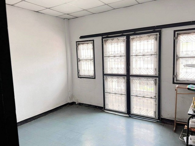 ขายทาวเฮาส์ 2 ชั้น  18 ตรว.  หมู่บ้านเอเชียนคร   ถ.เศรษฐกิจ ต.คลองมะเดื่อ อ.กระทุ่มแบน จ.สมุทรสาคร  ZW301